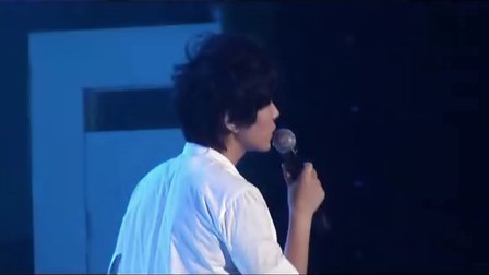 眼镜反差图片 眼镜从经典框架到时尚太阳镜