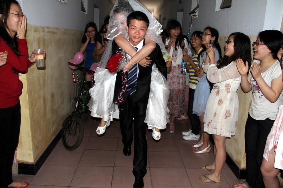 僵尸3d动漫 僵尸男主女主战斗力超群