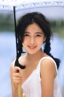 闫凤娇大尺度私拍 这种反思不仅限于法律层面