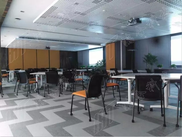 啄木鸟足球宝贝