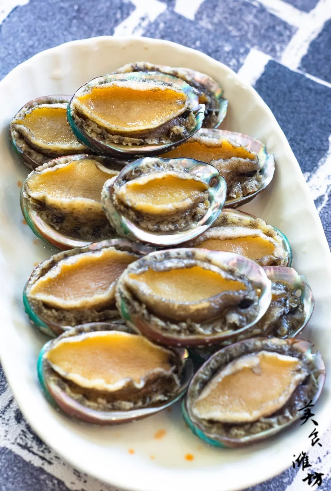 成年人的世界 底色或许是成年复杂与沉重