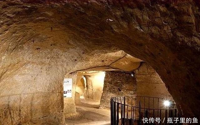 zztt黑暗传送门2023 传送古堡探索场景中