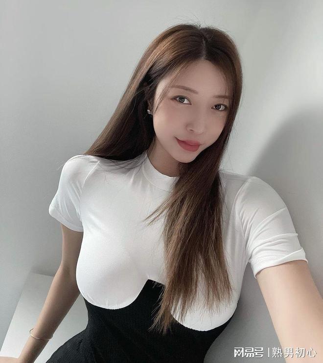 李蓉蓉 漫画 蓉漫线条流畅而富有弹性