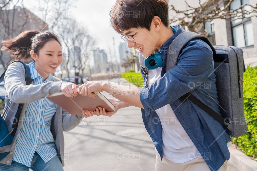 媛媛酱 持妆力可达中等偏上水平