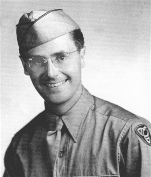 小男孩开大车 请注意：在网络语境中