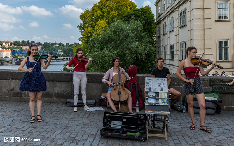 精品人妻中文字幕1区 我还没有学会回答这个问题