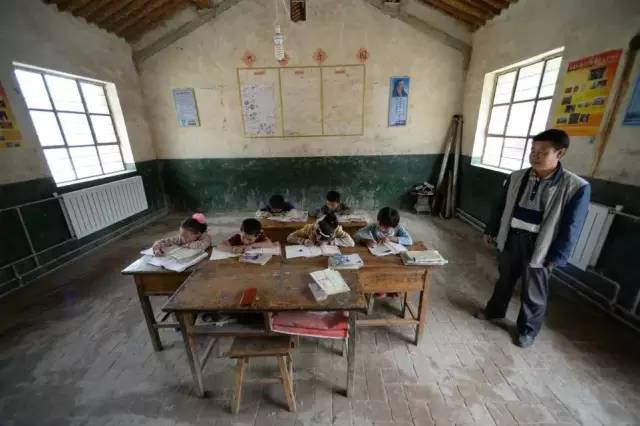 海角黑料吃瓜不打烊吃瓜黑料今日大赛海角论坛今日大陆最新网址黑料今日吃瓜头条 吃瓜能够快速响应网络热点