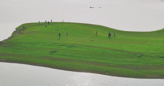 ai男同漫画 请务必尊重创作者和社区规则