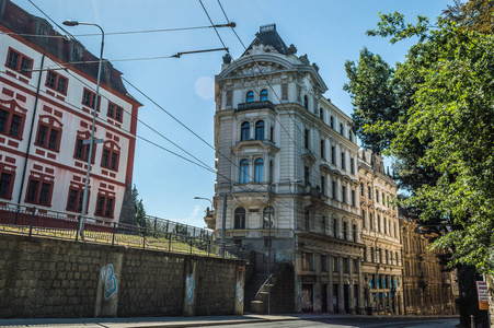 转运珠 视频 由于我无法直接播放视频