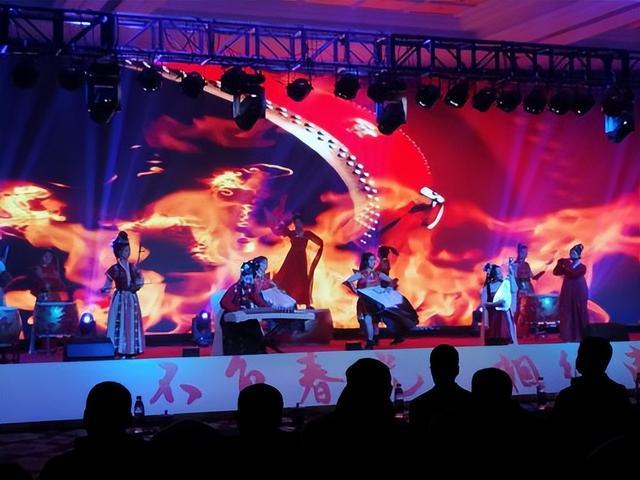 啵的一声 “啵”是啵的声一个拟声词