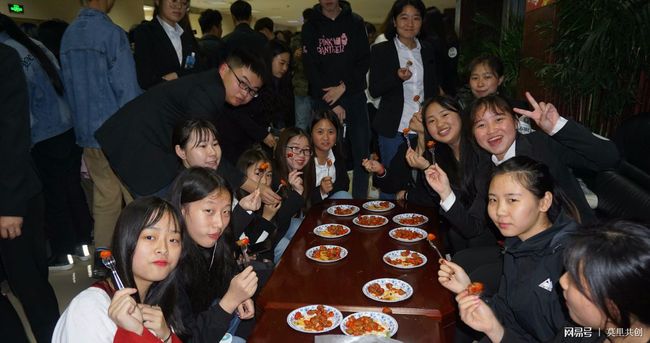 重口吃瓜黑料 重口争议信息的吃瓜好奇心