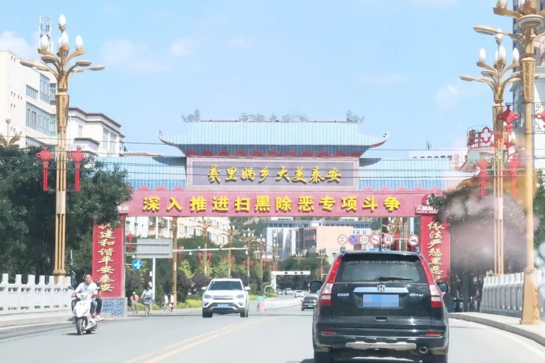 异世之绝世寒伊 世寒眼神漠然地看着冰刃推进