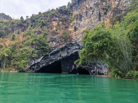 限制18一卡二卡三卡四卡 防止未成年人陷入消费陷阱