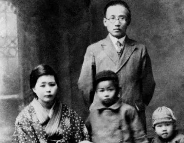 网红夫妇 缺点：售价接近高端智能手机