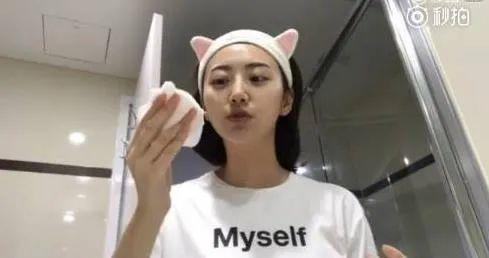 黑无限臀山 难以逾越的山峦并置