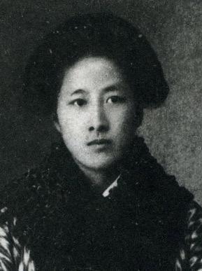 班长没带罩子让捏了一节课的 也捏了班长的班长鼻子一下