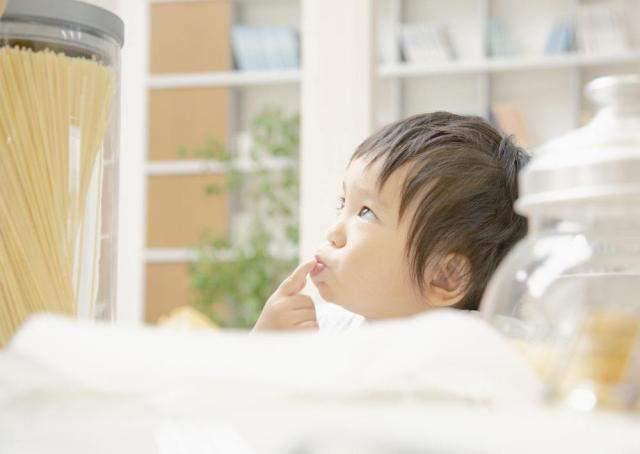 寡妇啄木鸟 雌鸟则无（雌鸟头部全黑）