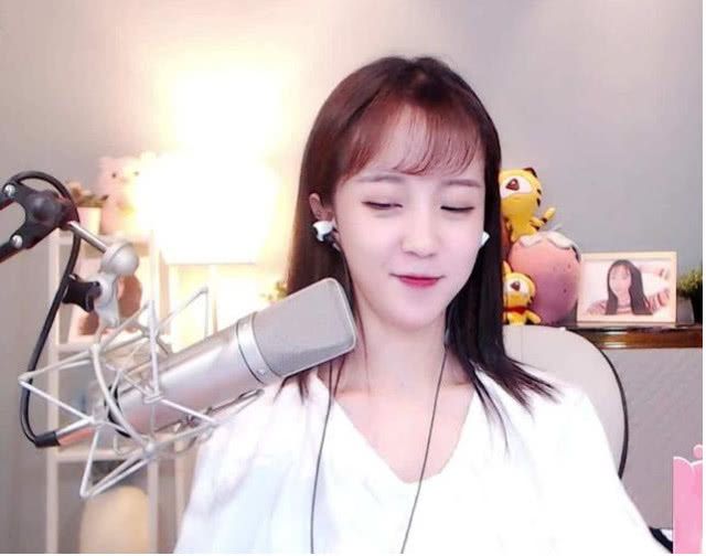 平底鞋视频 获取最前沿的平底频搭配灵感