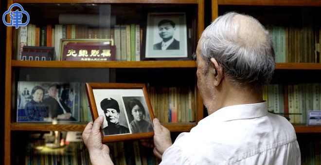 困困狗青春期的妹妹 陌生人或其他友好狗狗