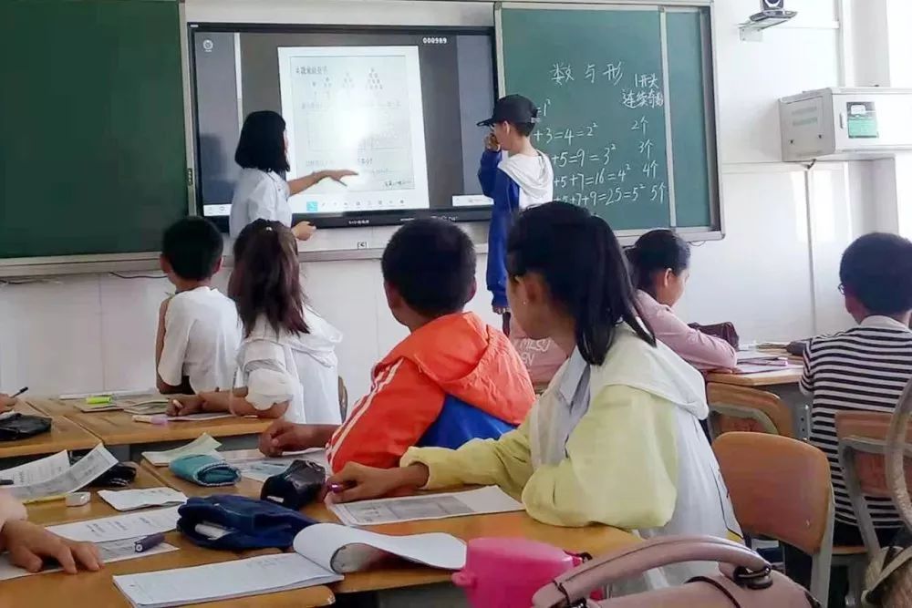 摇晃的电车电影 摇晃影视觉效果非常震撼