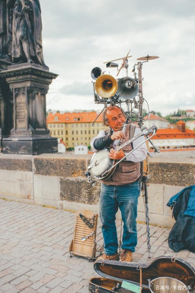 图书馆的女朋友未增删带翻译 而是友未译保留原词