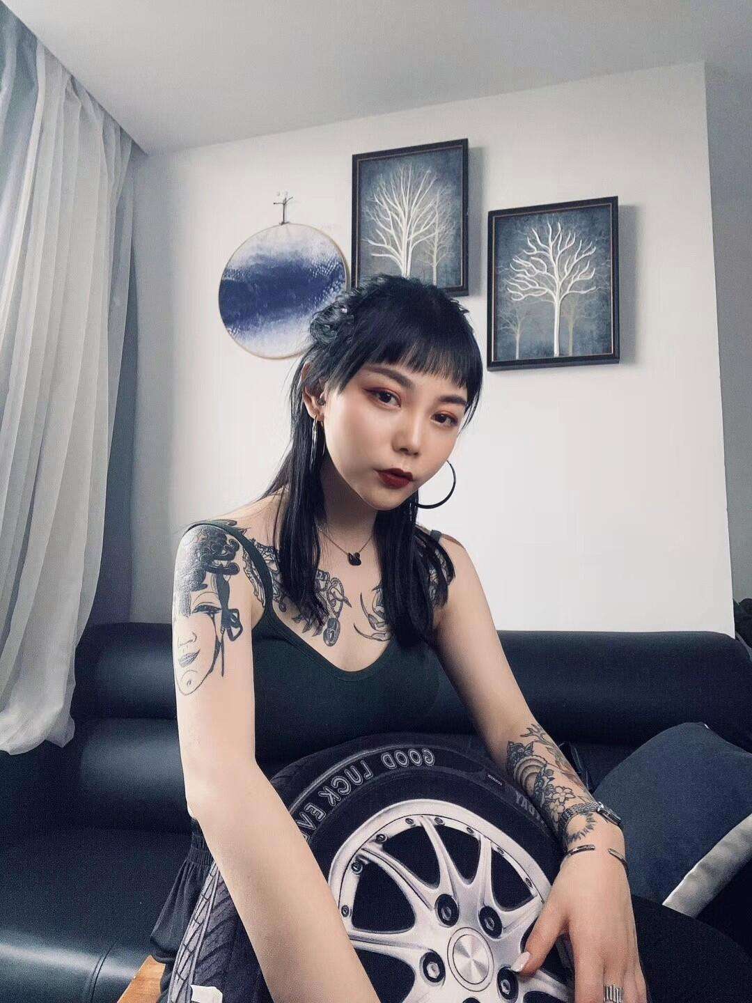 台湾地区xx高校的系列片 我非常乐意为你提供帮助