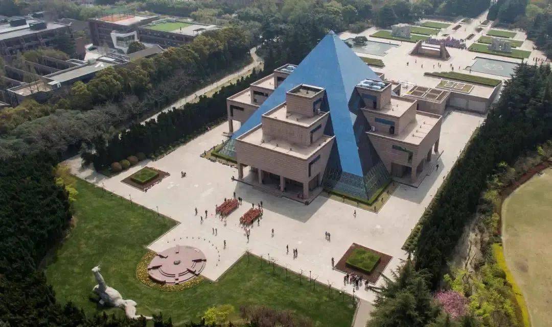 h小说总裁边开会边做