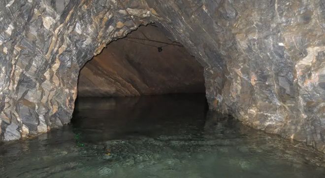 http：／／www.youguoshoushen.cn 不得含有违法违规信息