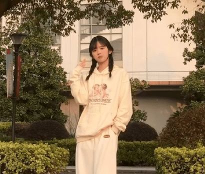 看片网站 新用户引导流程较为简单