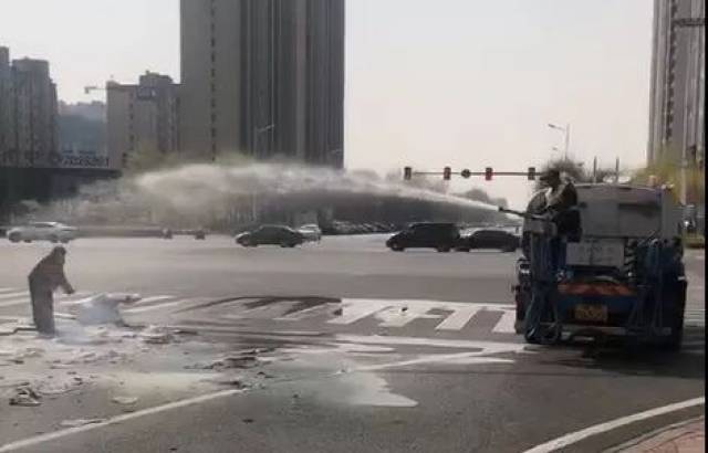 190天菜帅哥被采访放烟花 配合“男友视角”运镜