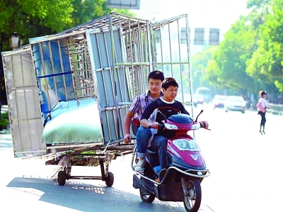未成年小姑娘 未成学校和社会共同努力