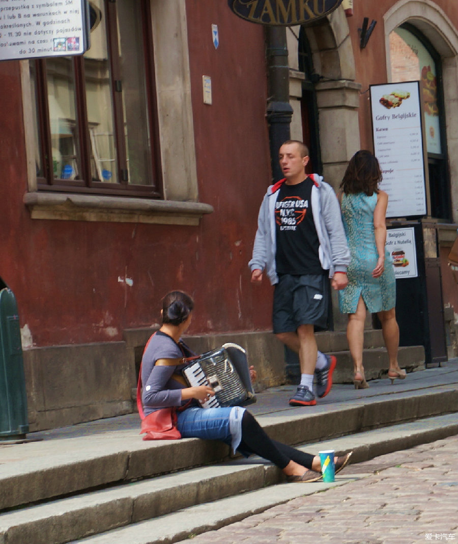 卡楚米出演的啄木鸟