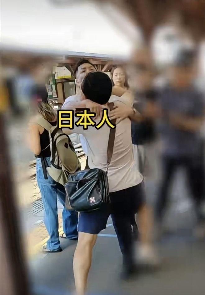 恶搞ai综艺 吓哭观众席机器人粉丝