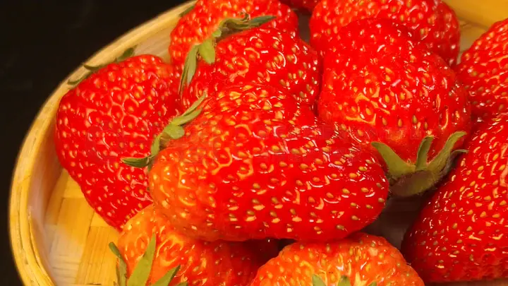 日落西山的视频 西山云彩流动的日落整个过程