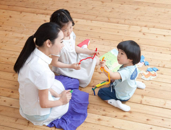 婚礼钟声啄木鸟