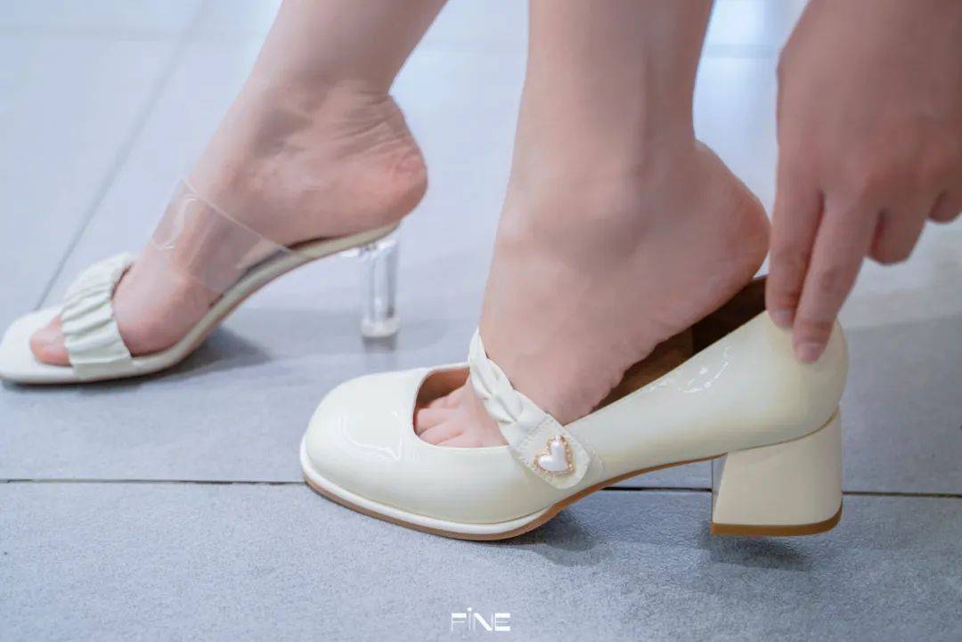 一起草官网 与Notion等全能型工具相比