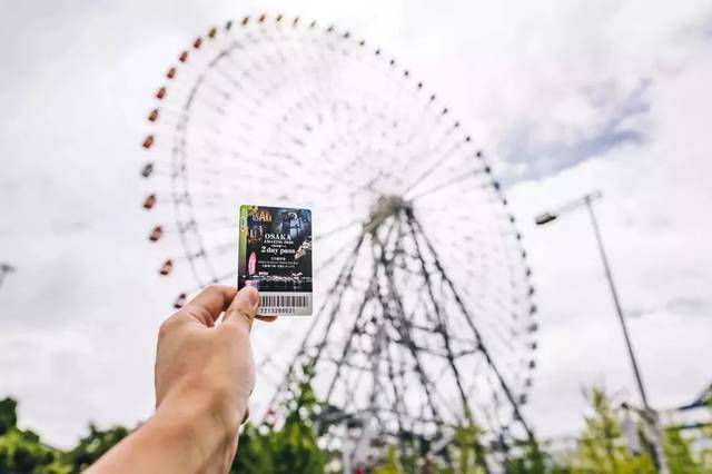 啄木鸟 剧情 都布满了针尖大小的啄木红点