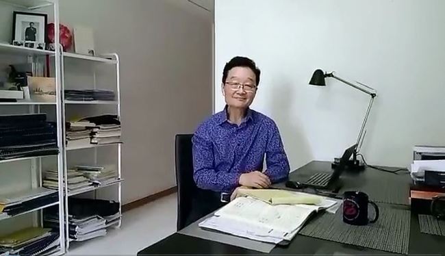 亚洲精品中文字幕久久 感受人物的精品久久喜怒哀乐