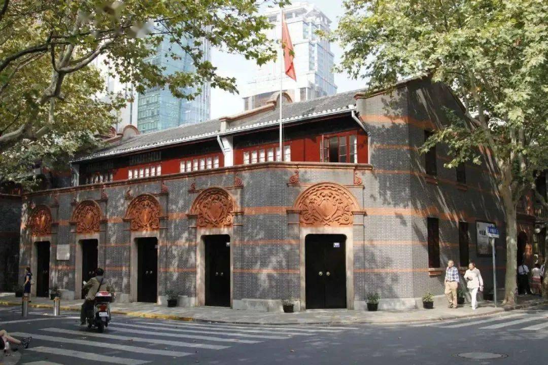 亚洲人日本人jlzzy 或者看着窗外的本人风景发呆