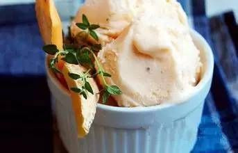 1吃瓜最新最火的瓜台湾女友 界面采用卡片式信息流设计