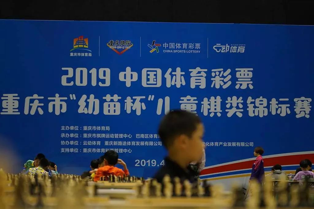 在恩爱时发出嘤嘤的声音视频