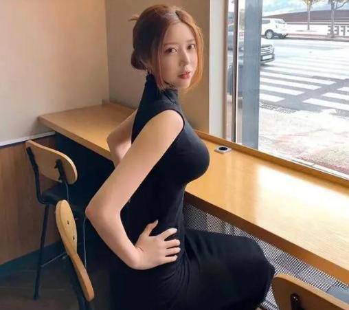 欧美精品国产制服第一页