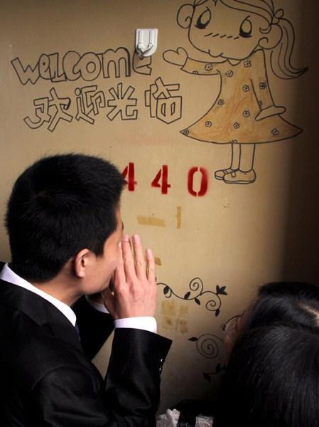 热门吃瓜事件，网曝热门吃瓜事件 伦理风险较高的“浮桥”