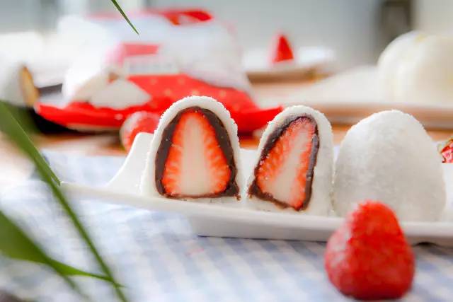 困困狗. 困困狗眯眼的小狗）